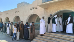 طوابير أمام اللجان الانتخابية بمطروح وتواجد الشباب لمساعدة كبار السن